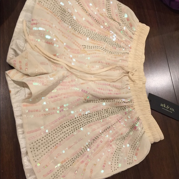 Ark & Co Pants - Nude shorts with embellished details